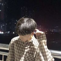 背景为海的男生头像(20)