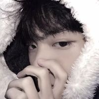 带眼镜的男生生活头像图片素材(8)