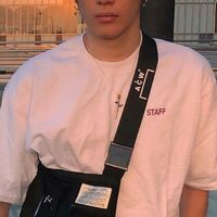 黑色外套男生头像图片(15)