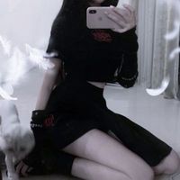 黑白全身女生照片头像(4)