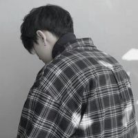 西装半身黑白头像男生(12)