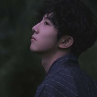 阳光下背影男生头像唯美(5)