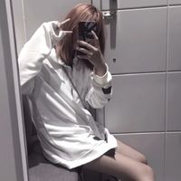 坐车靠窗的女生头像(13)
