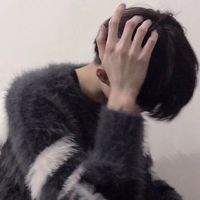 拿着钞票男生头像(5)