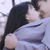 男生头像抱着抱枕的(15)