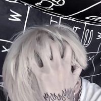 男生戴帽子抽烟头像霸气(13)