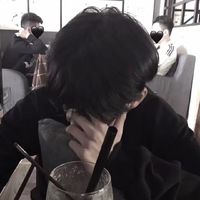 带黑猫的男生头像(3)
