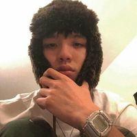 抱着玩具熊睡觉的男生头像(8)