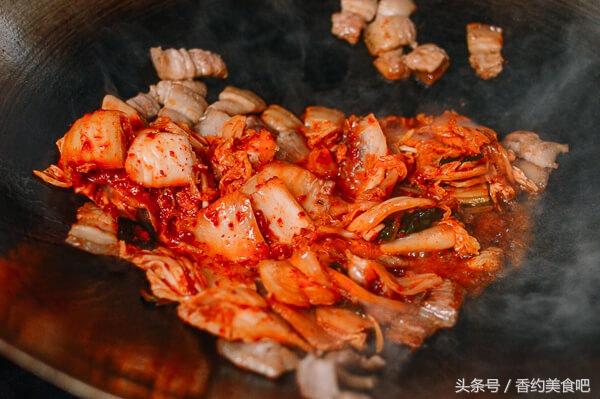 韩国泡菜配五花肉炒饭（韩式泡菜五花肉拌饭）(4)