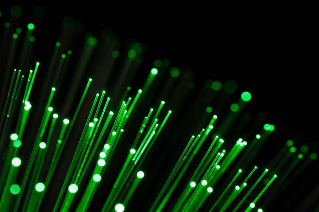 光纤的最大传输速度是多少兆（光纤数据传输速率新纪录诞生）