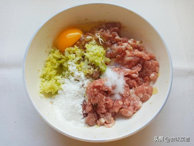 怎么做好吃又好看又简单的蛋卷（跟大厨学一道蛋卷的做法）(3)